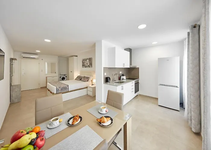 Sonrisa Deluxe Apartments, Levante