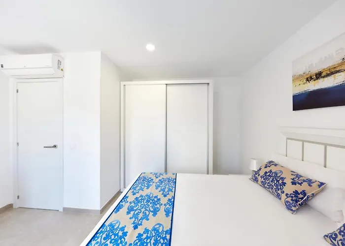 Sonrisa Deluxe Apartments, Levante 3* Бенидорм